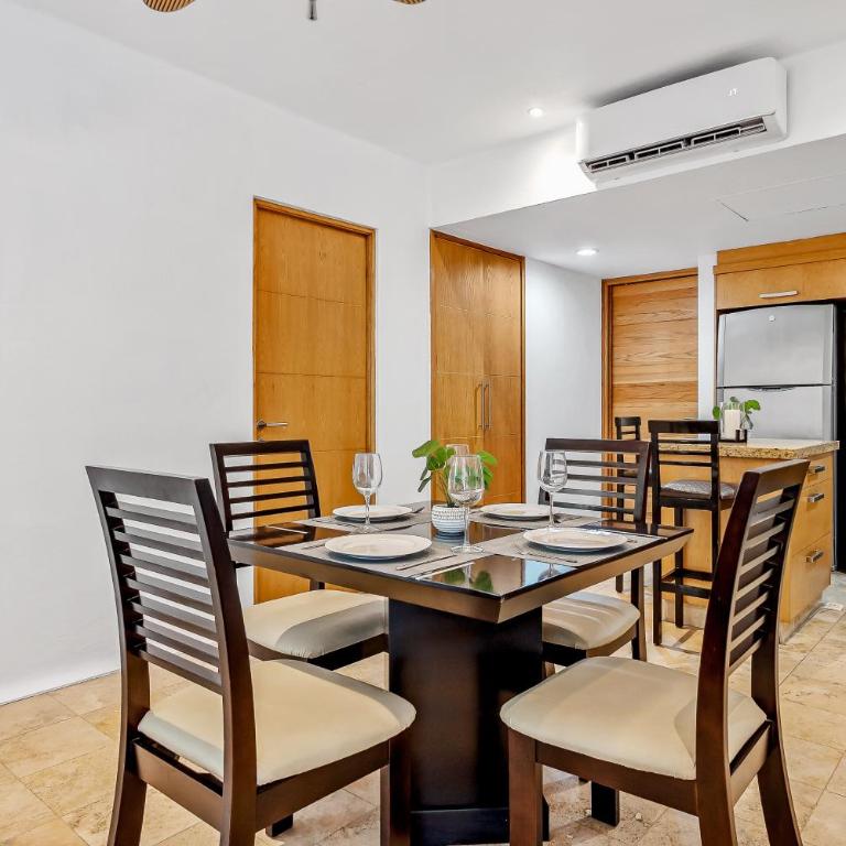 Ocean-view condo with pools, roof deck, lounge, private balcony, & AC - Casa - 10