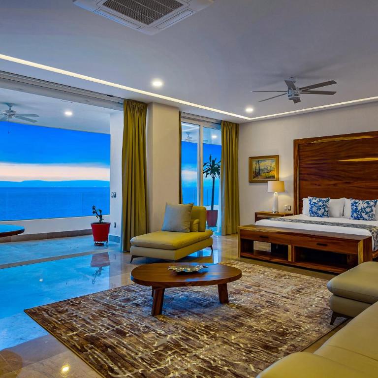 Upscale oceanfront condo with extensive balcony, pool & ocean views - Casa - 31