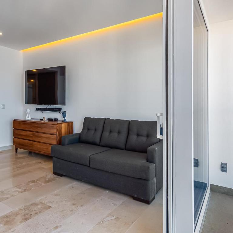 Modern oceanfront studio with breathtaking sunsets, heated pools & beach access - Casa - 17