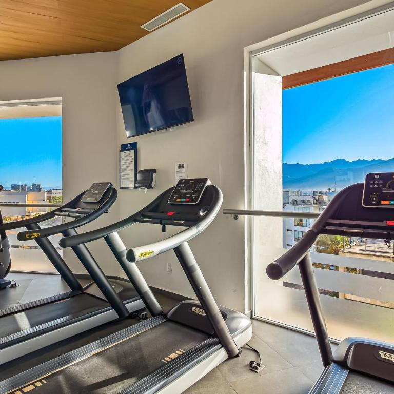 Modern oceanfront studio with breathtaking sunsets, heated pools & beach access - Casa - 21