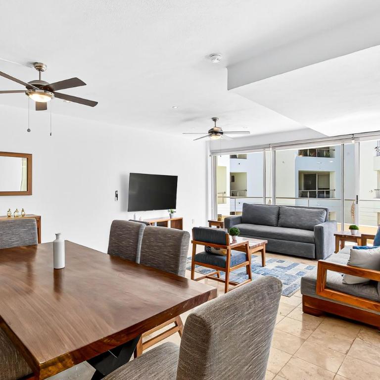 Bright coastal apartment with pool, balcony & beach access close by - Casa - 15