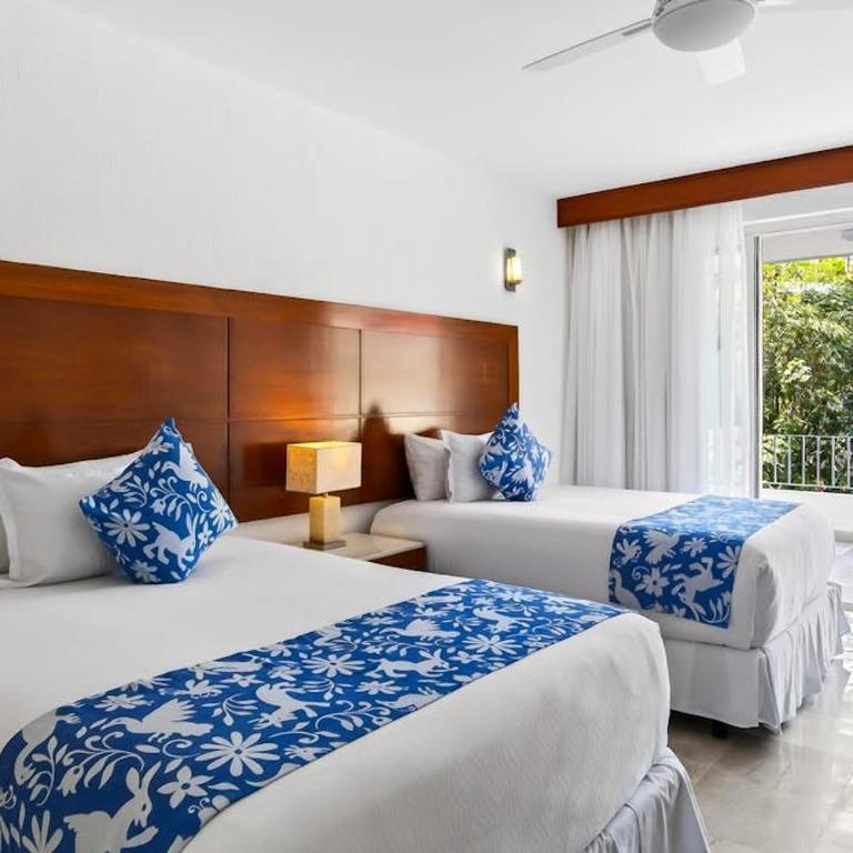 Modern hillside suite with balcony, city view, pools, gym & full kitchen - Vacation Home - 15