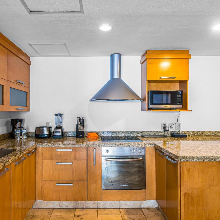 Bright coastal apartment with pool, balcony & beach access close by - Casa - 18