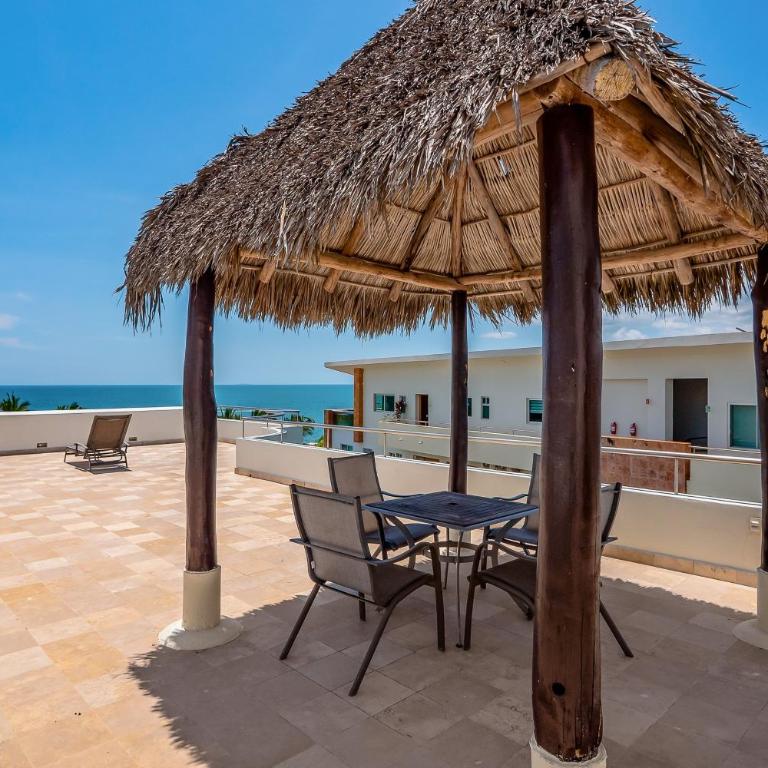 Bright coastal apartment with pool, balcony & beach access close by - Casa - 44