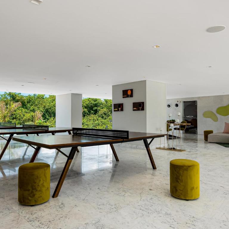 Luxe condo with infinity pool, fitness center, sweeping vistas, and central AC - Casa - 23