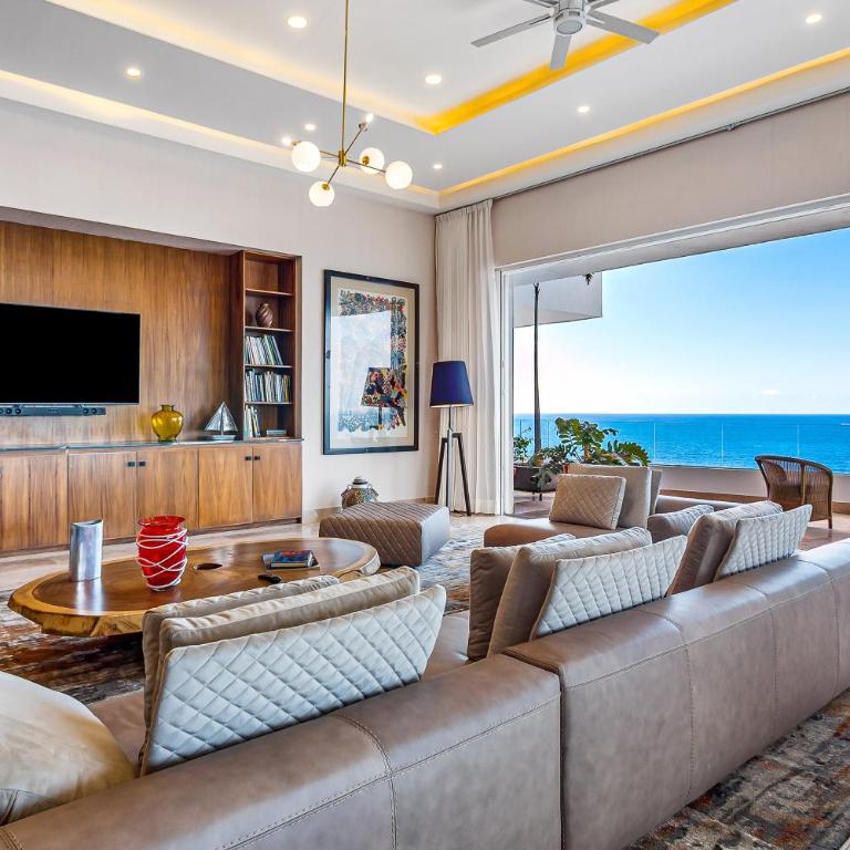 Upscale oceanfront condo with extensive balcony, pool & ocean views - Casa - 6