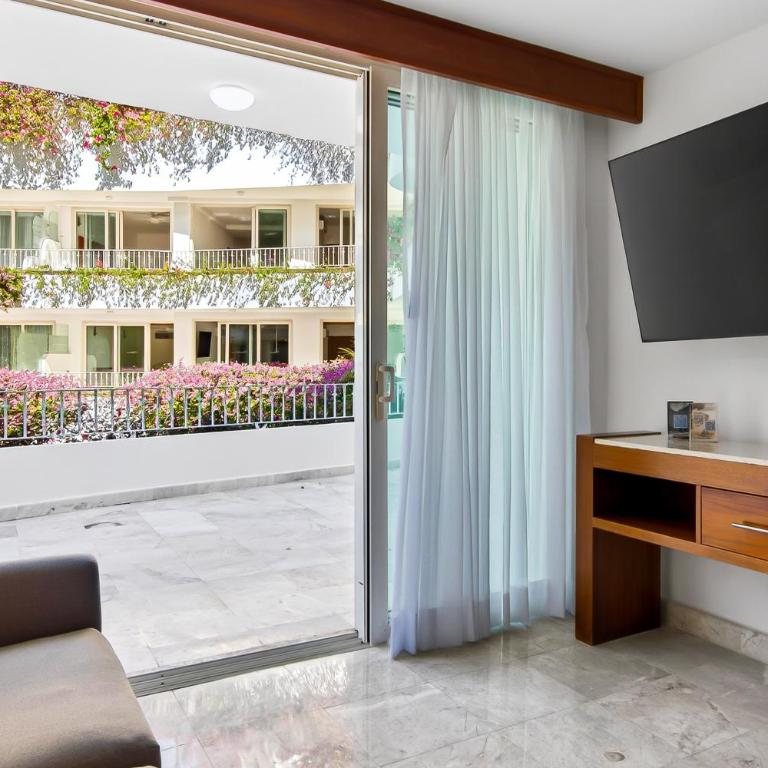 Stylish hillside suite w/rooftop pool, gym access, AC & family-friendly layout - Casa - 7