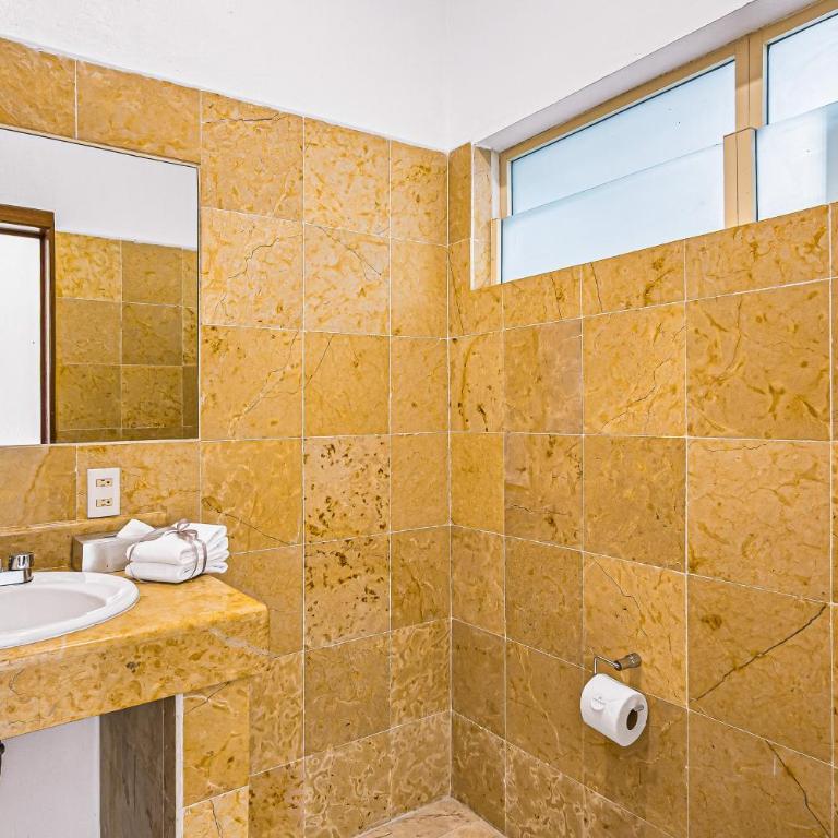 Elegant oceanview suite with heated pool, private hot tub & terrace dining - Vacation Home - 21