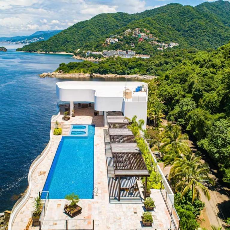 Exquisite waterfront condo with amazing pool, balcony & W/D - Vacation Home - 1