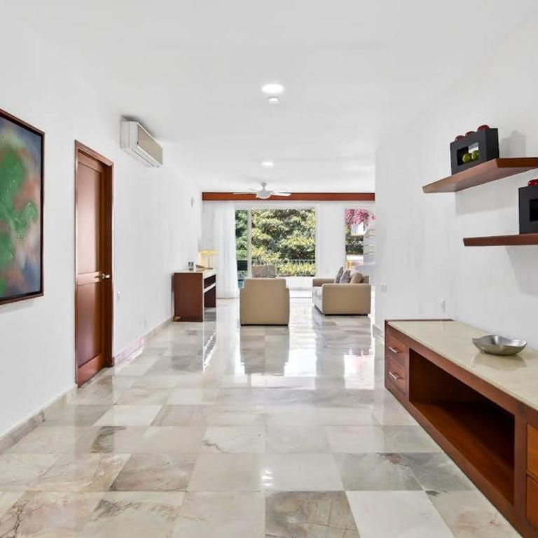 Modern hillside suite with balcony, city view, pools, gym & full kitchen - Vacation Home - 7