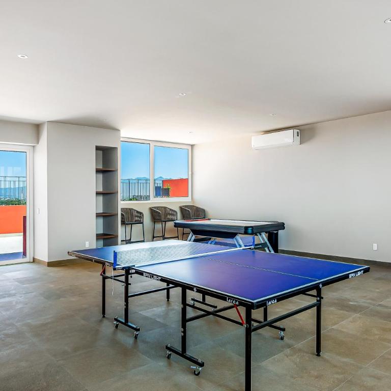 Mountain-view apartment near beach with balcony, rooftop pool, gym, & Ping-Pong - Casa - 32