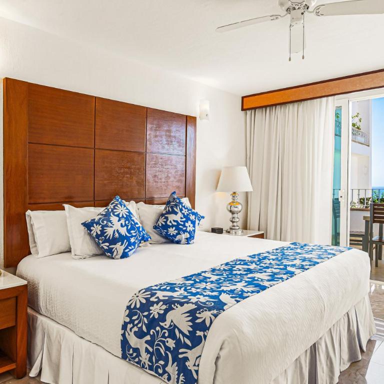 Elegant oceanview suite with heated pool, private hot tub & terrace dining - Vacation Home - 19