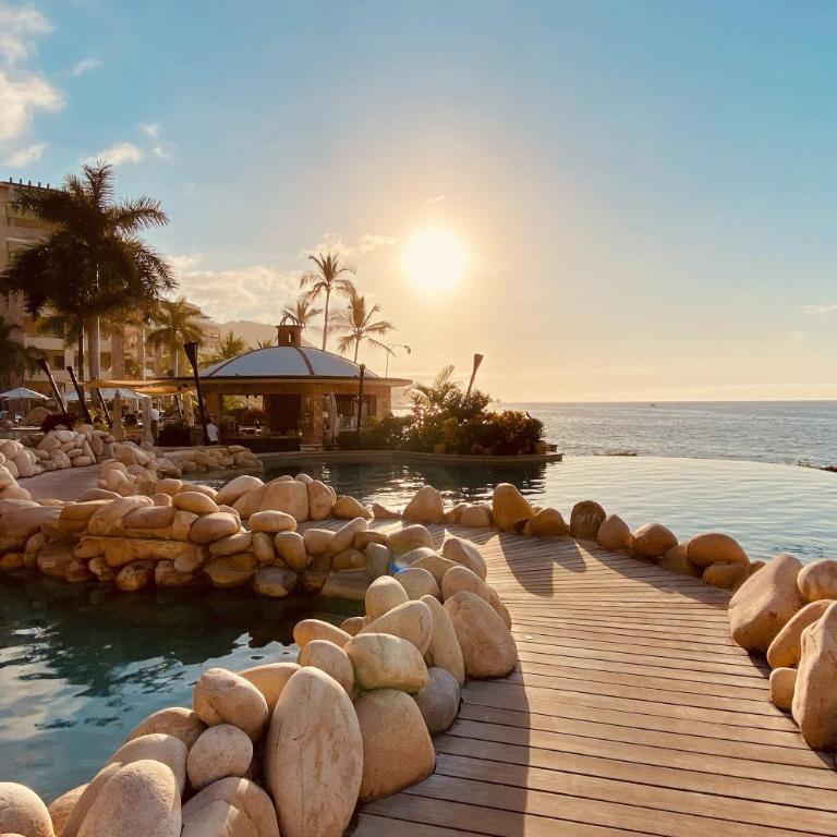 Cozy beachfront apartment with stunning ocean views and resort amenities - Vacation Home - 52