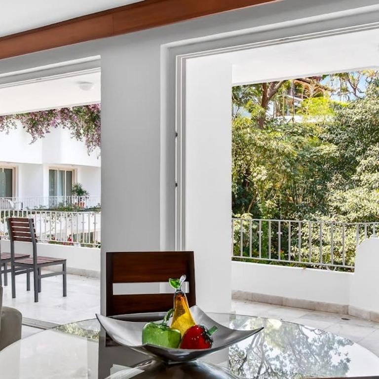 Modern hillside suite with balcony, city view, pools, gym & full kitchen - Vacation Home - 6