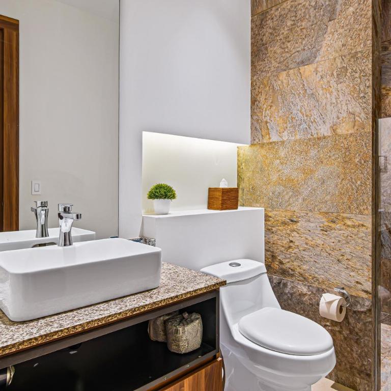Peaceful modern condo with rooftop pool, washer-dryer and fitness room - Casa - 26