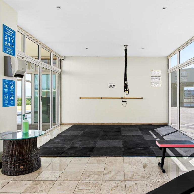 Bright coastal apartment with pool, balcony & beach access close by - Casa - 29