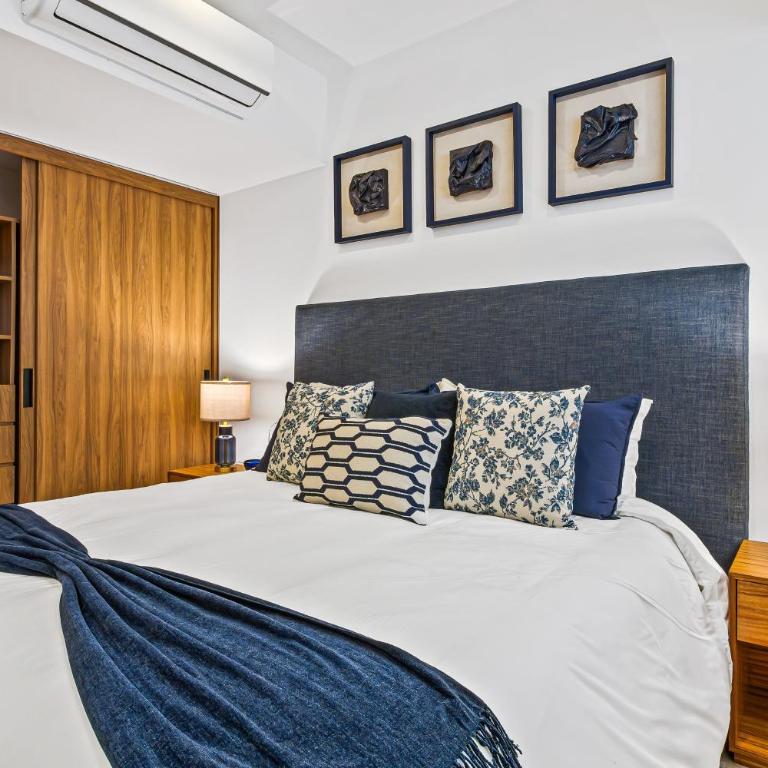 Stylish oceanfront condo with infinity pool, rooftop deck & beach access - Vacation Home - 15