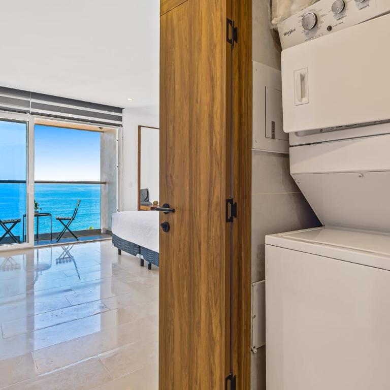 Modern oceanfront studio with breathtaking sunsets, heated pools & beach access - Casa - 23