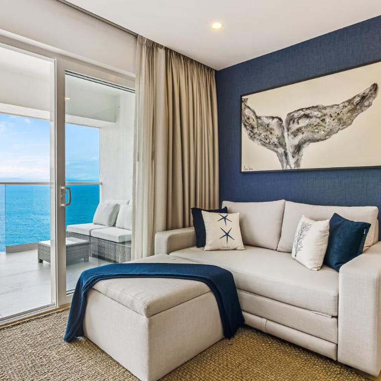 Stylish oceanfront condo with infinity pool, rooftop deck & beach access - Vacation Home - 7