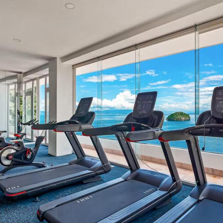 Exquisite waterfront condo with amazing pool, balcony & W/D - Vacation Home - 39
