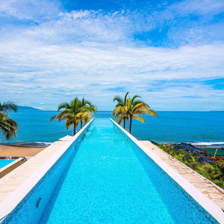 Stylish oceanfront condo with infinity pool, rooftop deck & beach access - Vacation Home - 29