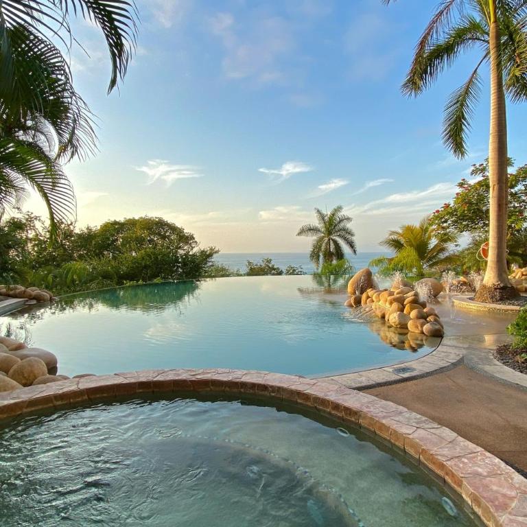 Cozy beachfront apartment with stunning ocean views and resort amenities - Vacation Home - 41