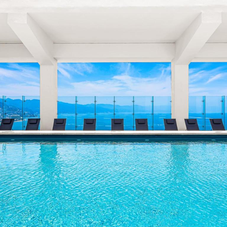 Stylish oceanfront condo with infinity pool, rooftop deck & beach access - Vacation Home - 31