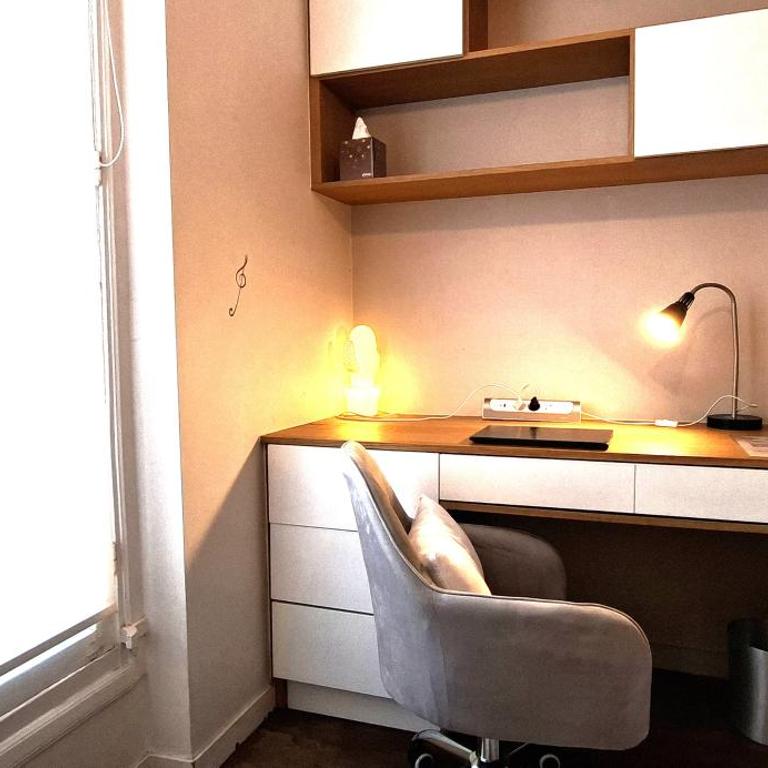 Chambre calme pour les femmes - Paris animé - Chambre Simple avec Salle de Bains Commune - 2