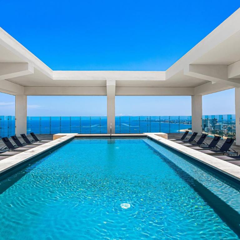 Stylish oceanfront condo with infinity pool, rooftop deck & beach access - Vacation Home - 28
