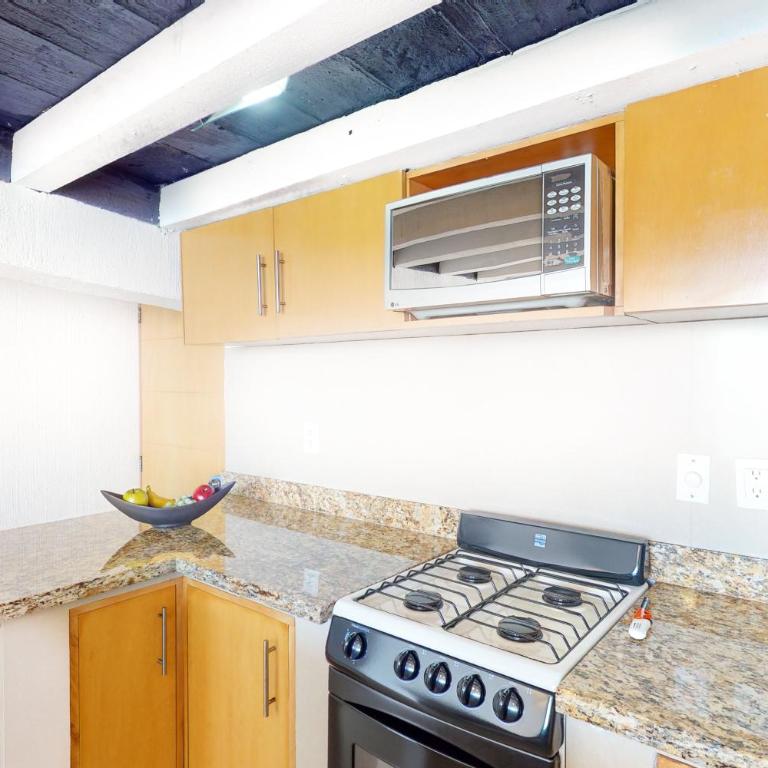 Modern & bright condo with ocean views & pool - walk to the beach - Vacation Home - 7