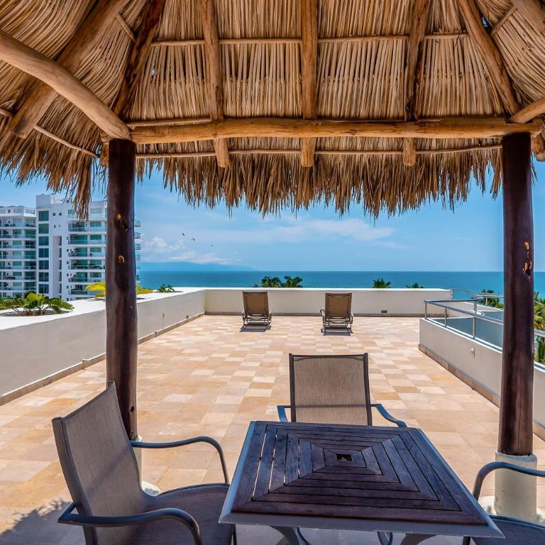 Bright coastal apartment with pool, balcony & beach access close by - Casa - 45