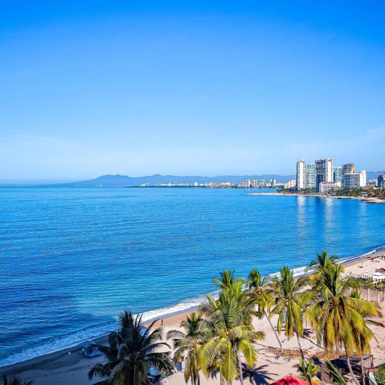 Modern oceanfront studio with breathtaking sunsets, heated pools & beach access - Casa - 49