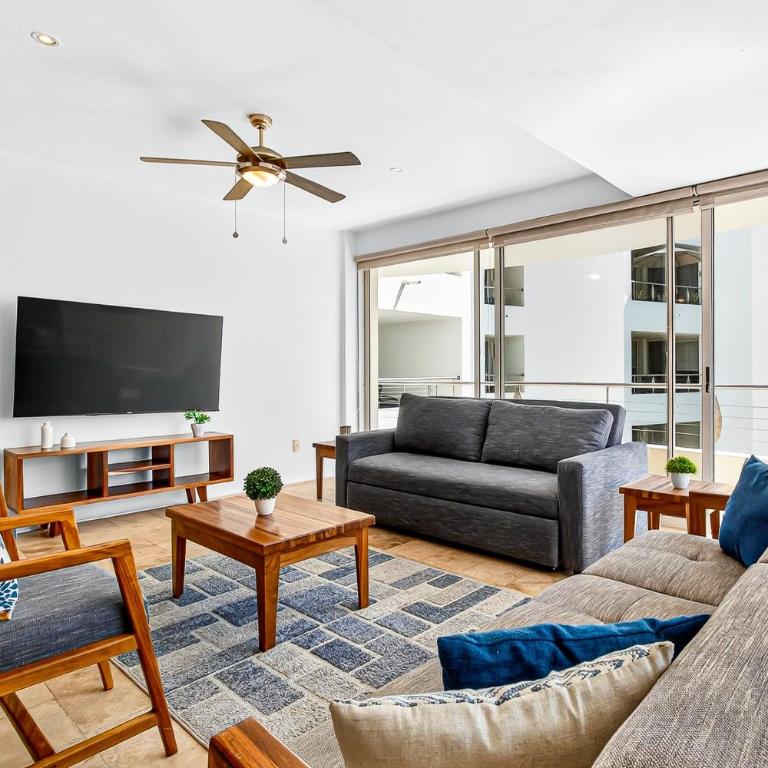 Bright coastal apartment with pool, balcony & beach access close by - Casa - 11