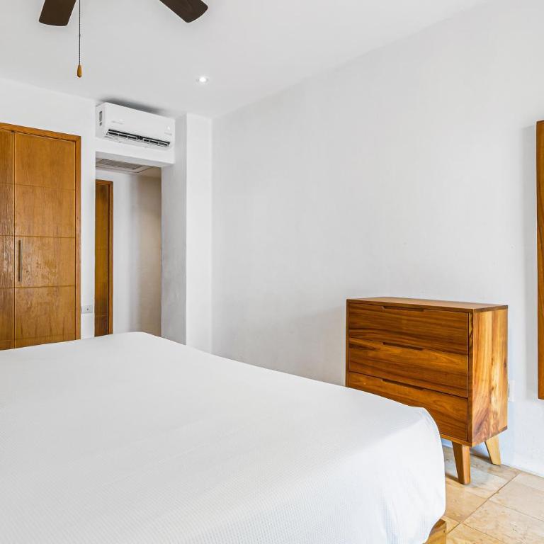 Bright coastal apartment with pool, balcony & beach access close by - Casa - 20