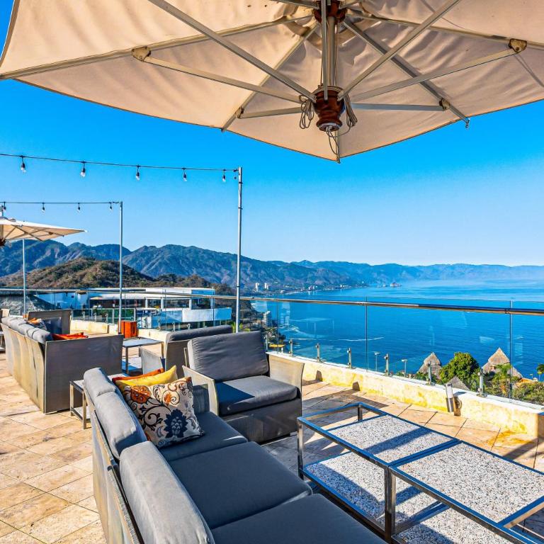 Stylish hillside suite w/rooftop pool, gym access, AC & family-friendly layout - Casa - 37