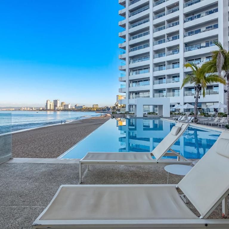 Modern oceanfront studio with breathtaking sunsets, heated pools & beach access - Casa - 36