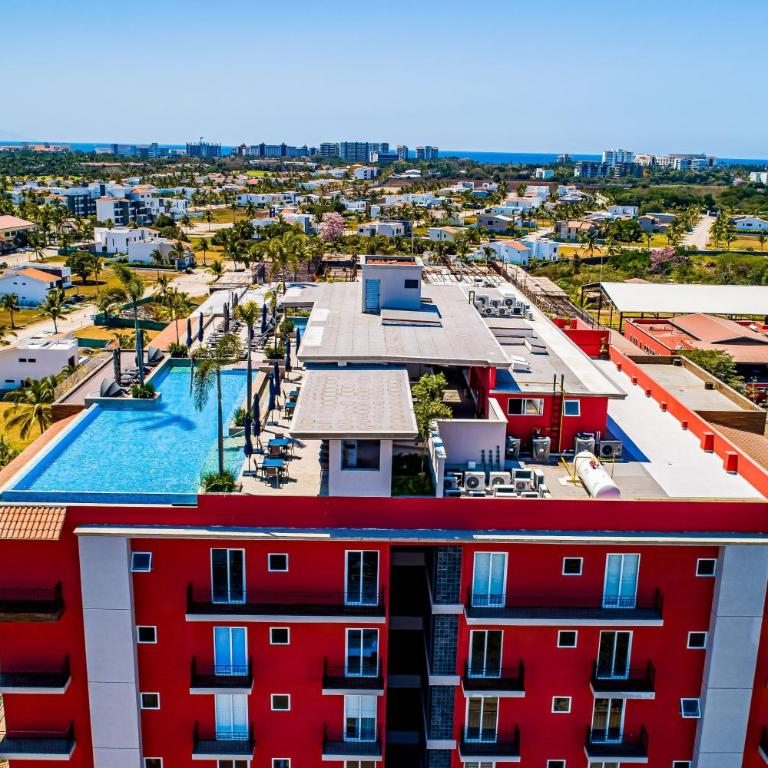 Mountain-view apartment near beach with balcony, rooftop pool, gym, & Ping-Pong - Casa - 48