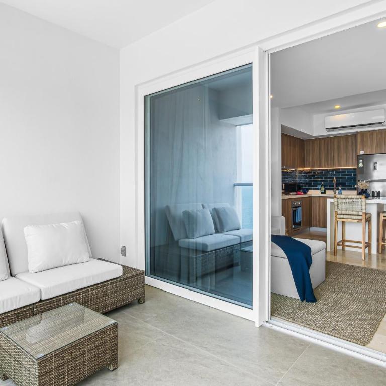 Stylish oceanfront condo with infinity pool, rooftop deck & beach access - Vacation Home - 4