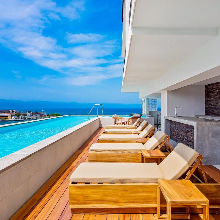 Resort condo with balcony, scenic view, rooftop pool, & well-equipped kitchen - Casa - 35