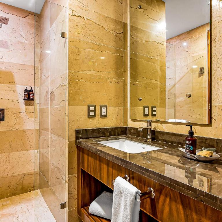 Exquisite waterfront condo with amazing pool, balcony & W/D - Vacation Home - 21
