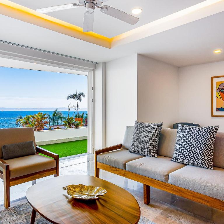 Exquisite waterfront condo with amazing pool, balcony & W/D - Vacation Home - 6