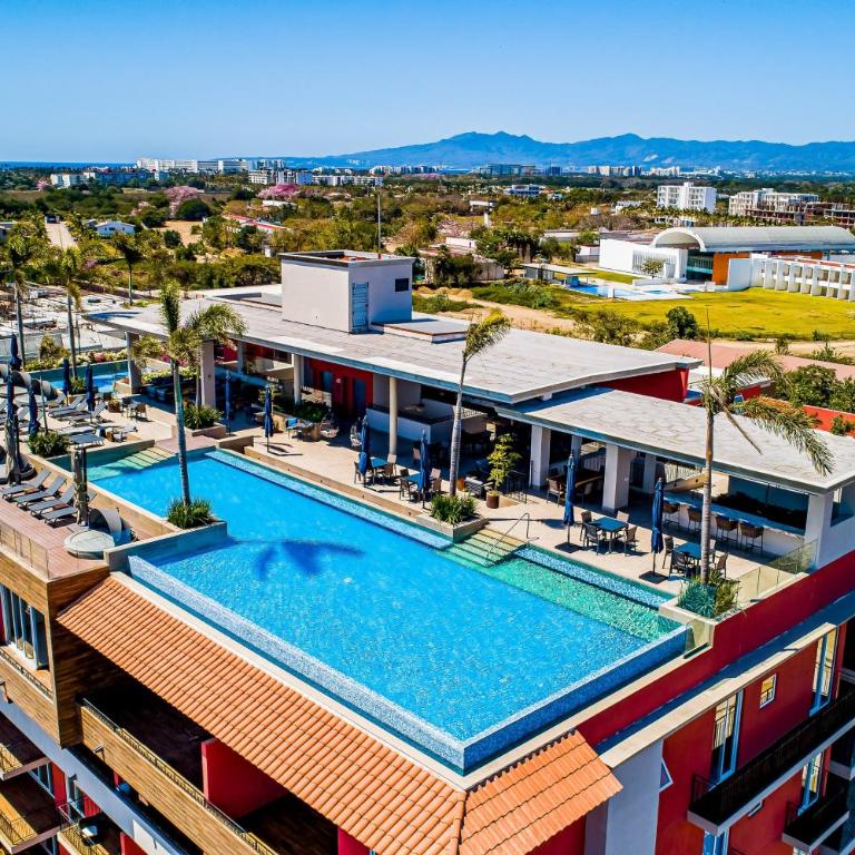 Mountain-view apartment near beach with balcony, rooftop pool, gym, & Ping-Pong - Casa - 46