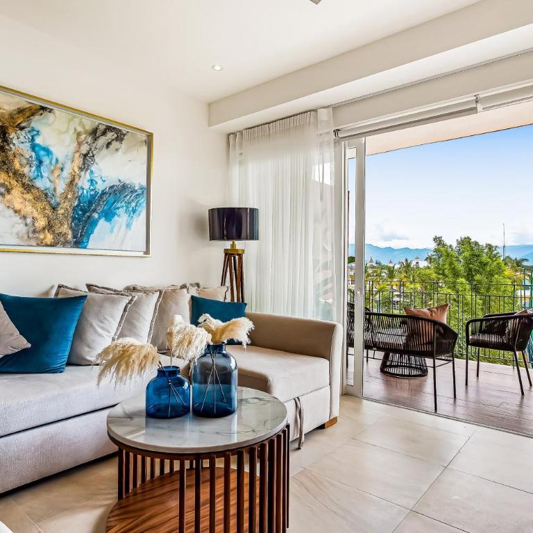 Mountain-view apartment near beach with balcony, rooftop pool, gym, & Ping-Pong - Casa - 8