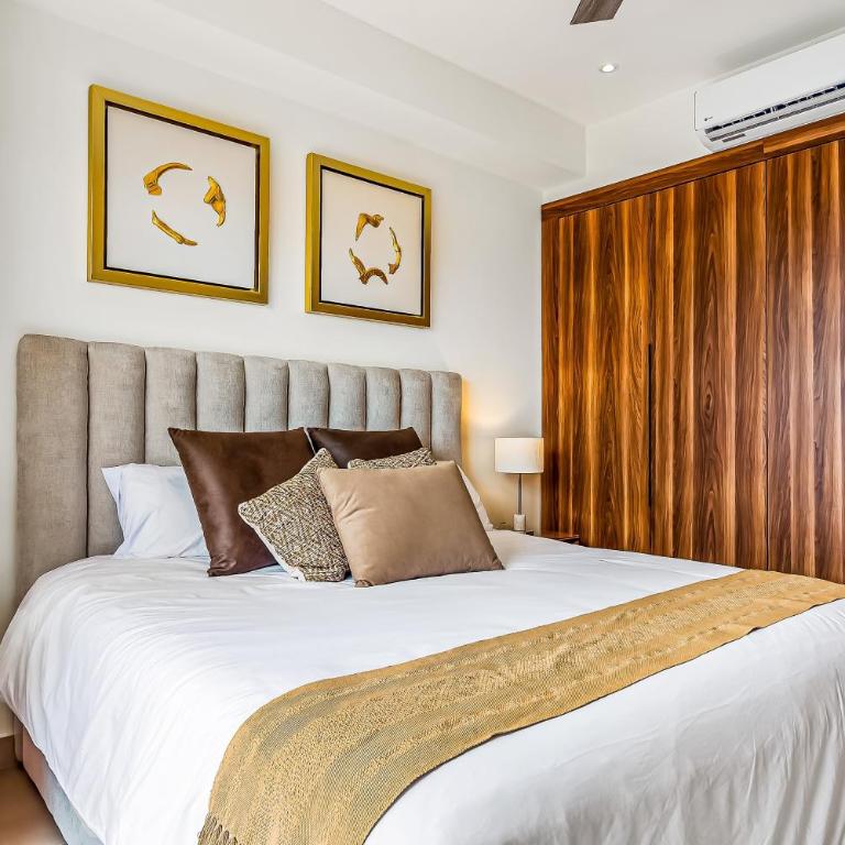 Mountain-view apartment near beach with balcony, rooftop pool, gym, & Ping-Pong - Casa - 20