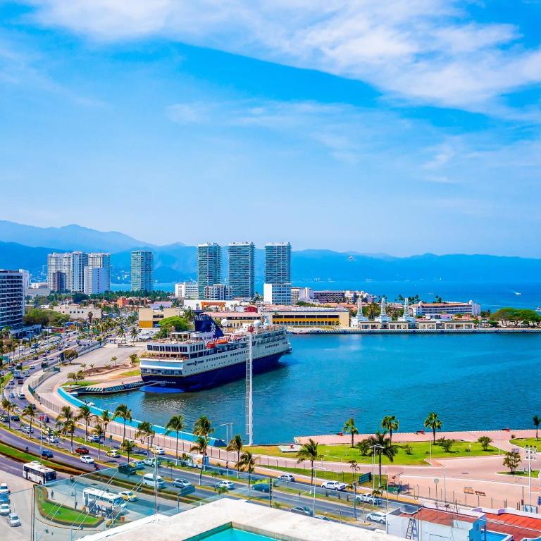 Ocean-view condo in Puerto Vallarta with rooftop pool, fitness room, and balcony - Vacation Home - 42