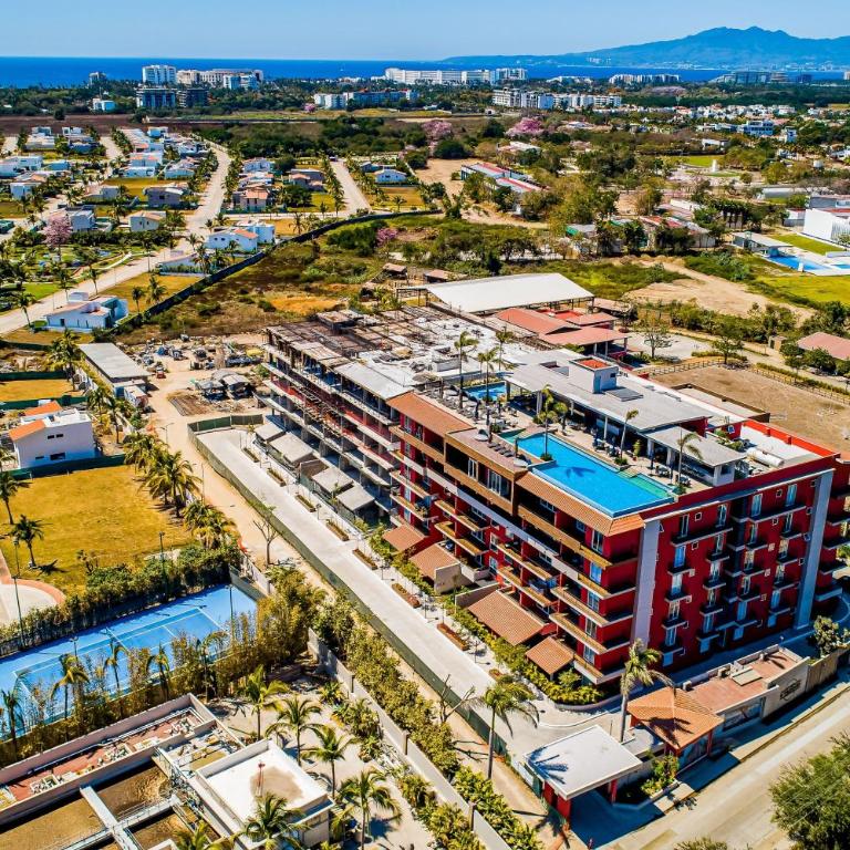 Mountain-view apartment near beach with balcony, rooftop pool, gym, & Ping-Pong - Casa - 49