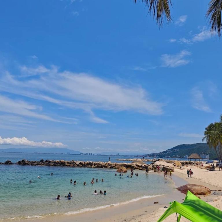 Stylish 2BR Retreat Near Beaches & Downtown PV - Apartamento - 4
