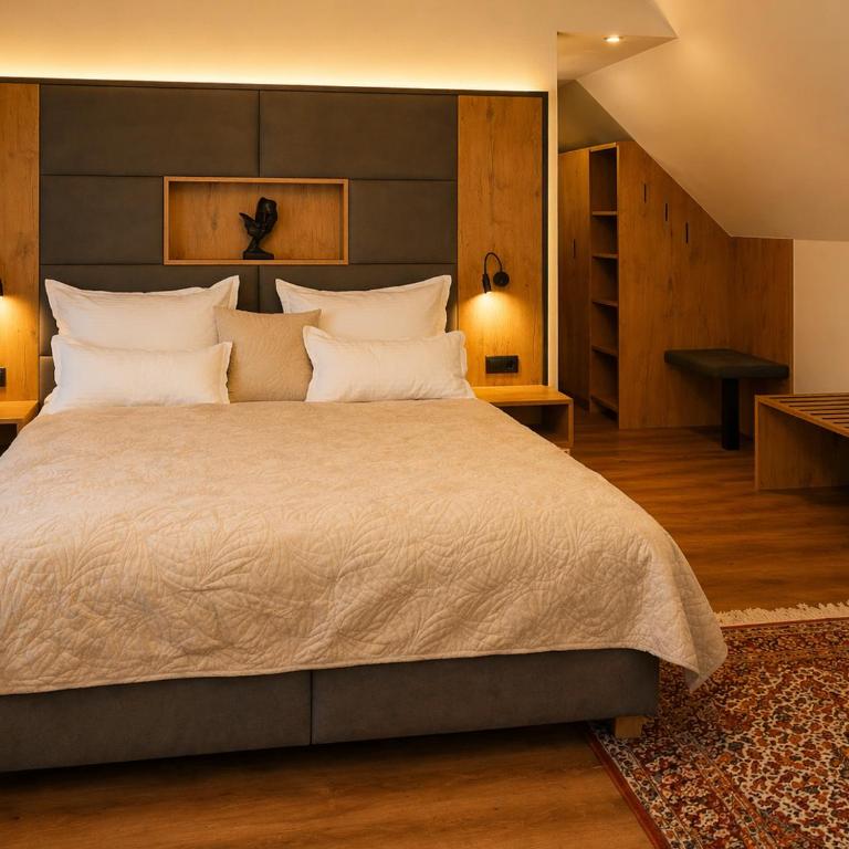 KOASA HOF Bed and Breakfast - Queen Room - Disability Access - 5
