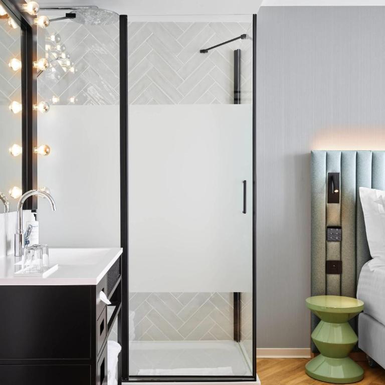 H4 Wyndham Paris Pleyel - Habitación Superior con cama extragrande - 2