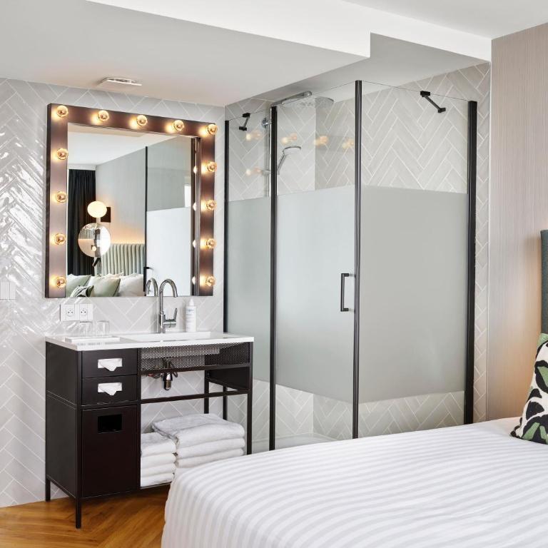 H4 Wyndham Paris Pleyel - Habitación Superior con cama extragrande - 3
